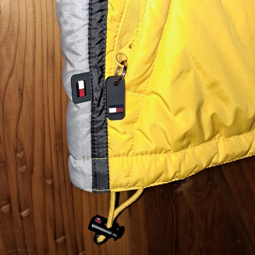 FLASH SALE Tommy Hilfiger puffer vest L - Picture 3 of 7